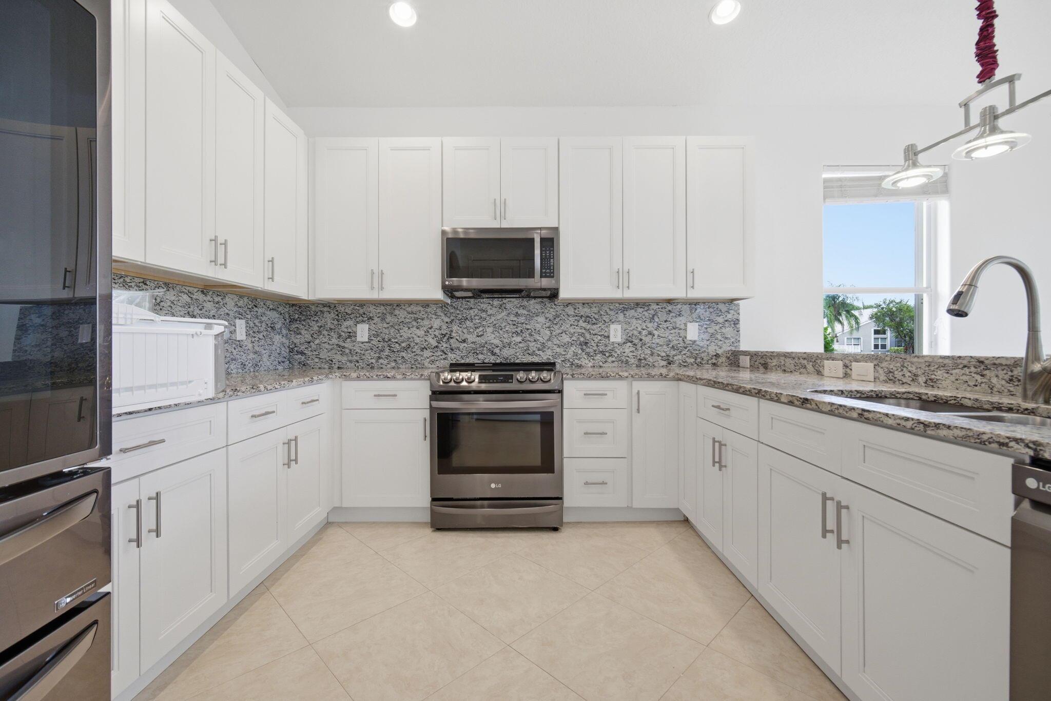 VALENCIA SHORES 1 - Residential