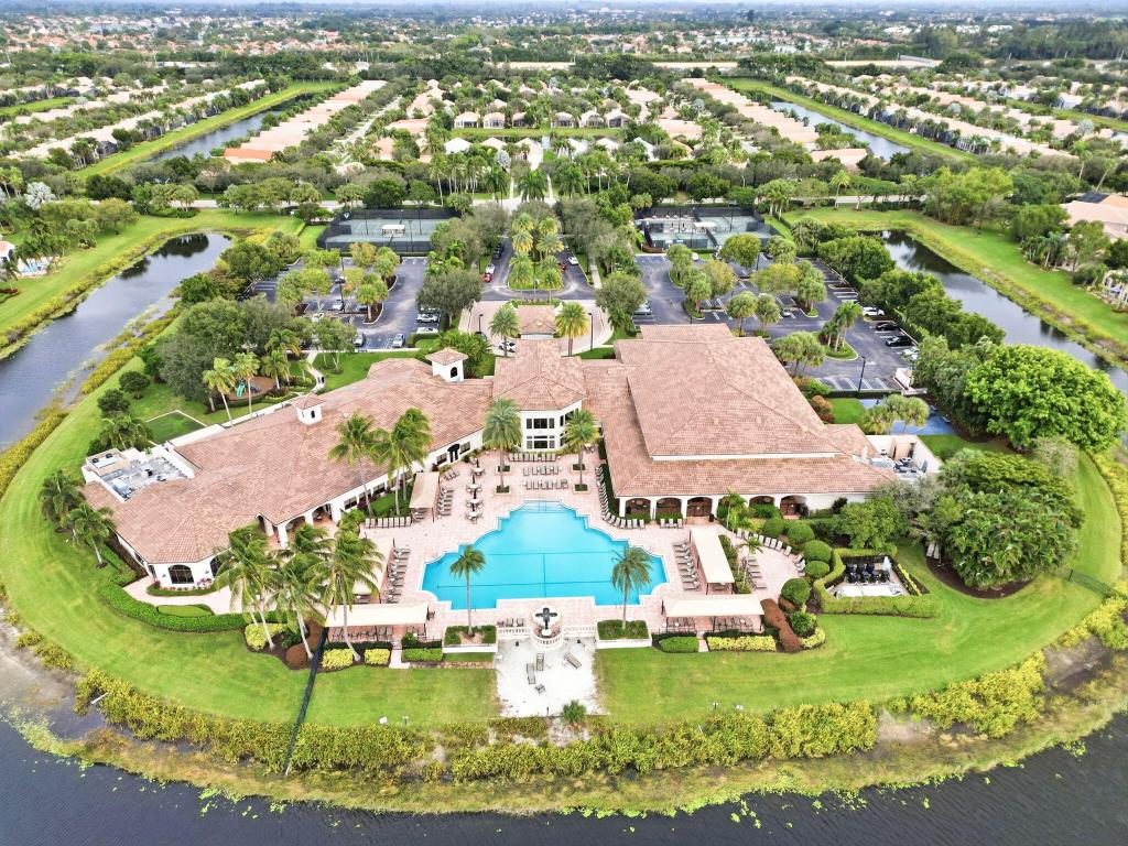 7558 Tarpon Cove Circle