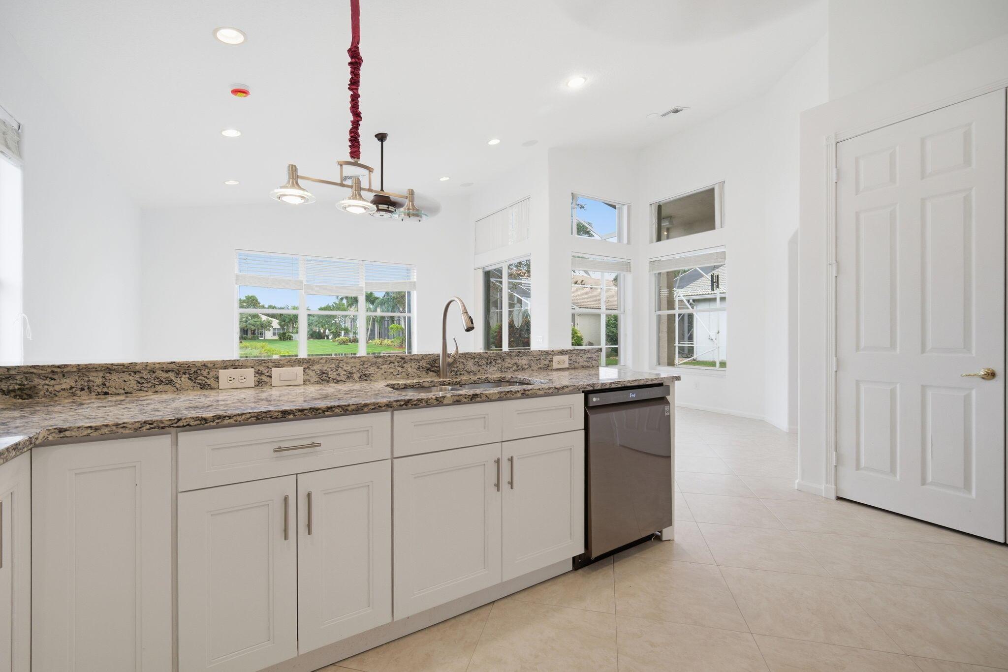 VALENCIA SHORES 1 - Residential