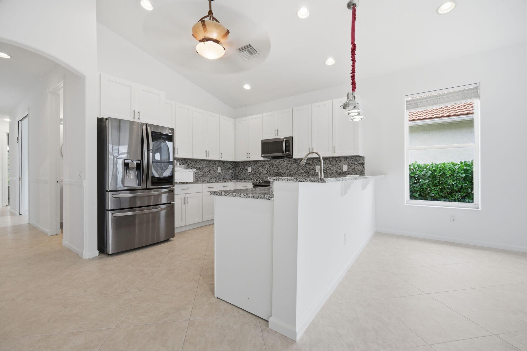 VALENCIA SHORES 1 - Residential