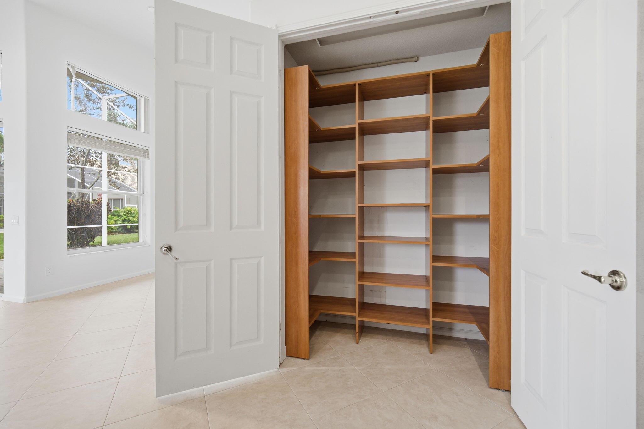 VALENCIA SHORES 1 - Residential