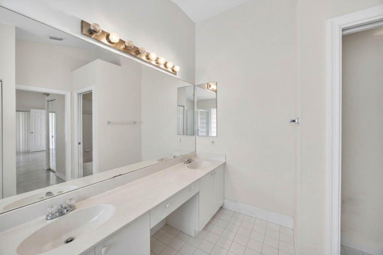 LAKES AT BOCA RATON PAR K - Residential