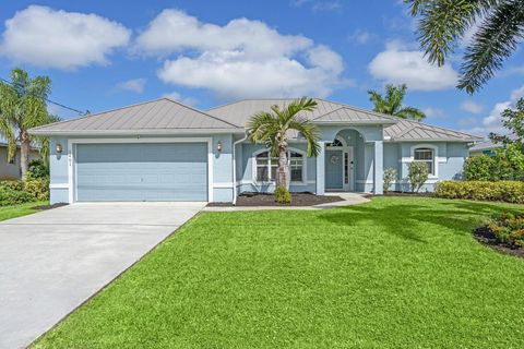 Photo of 1401 SW Abingdon Avenue, Port St Lucie, FL 34953 (MLS # R11134317)