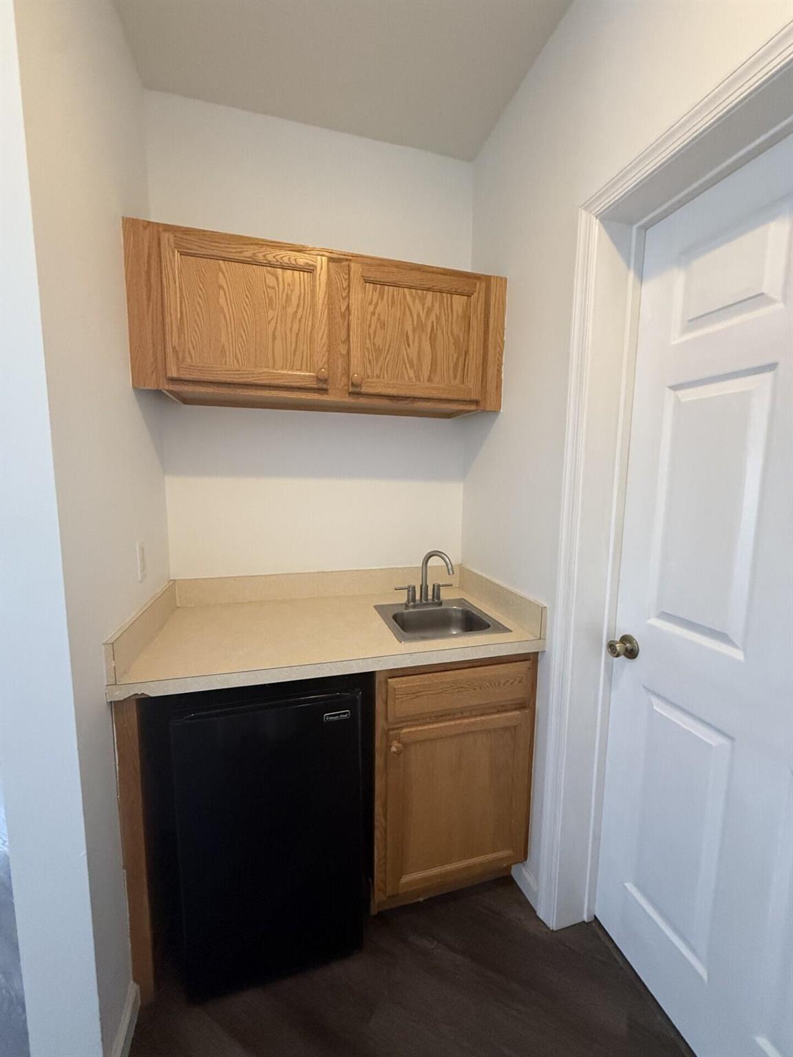 CASTLE PINES CONDOMINIUM - Residential Lease