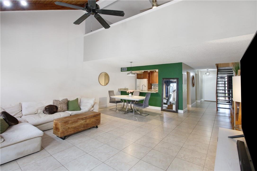 VILLAS LAKES - Residential