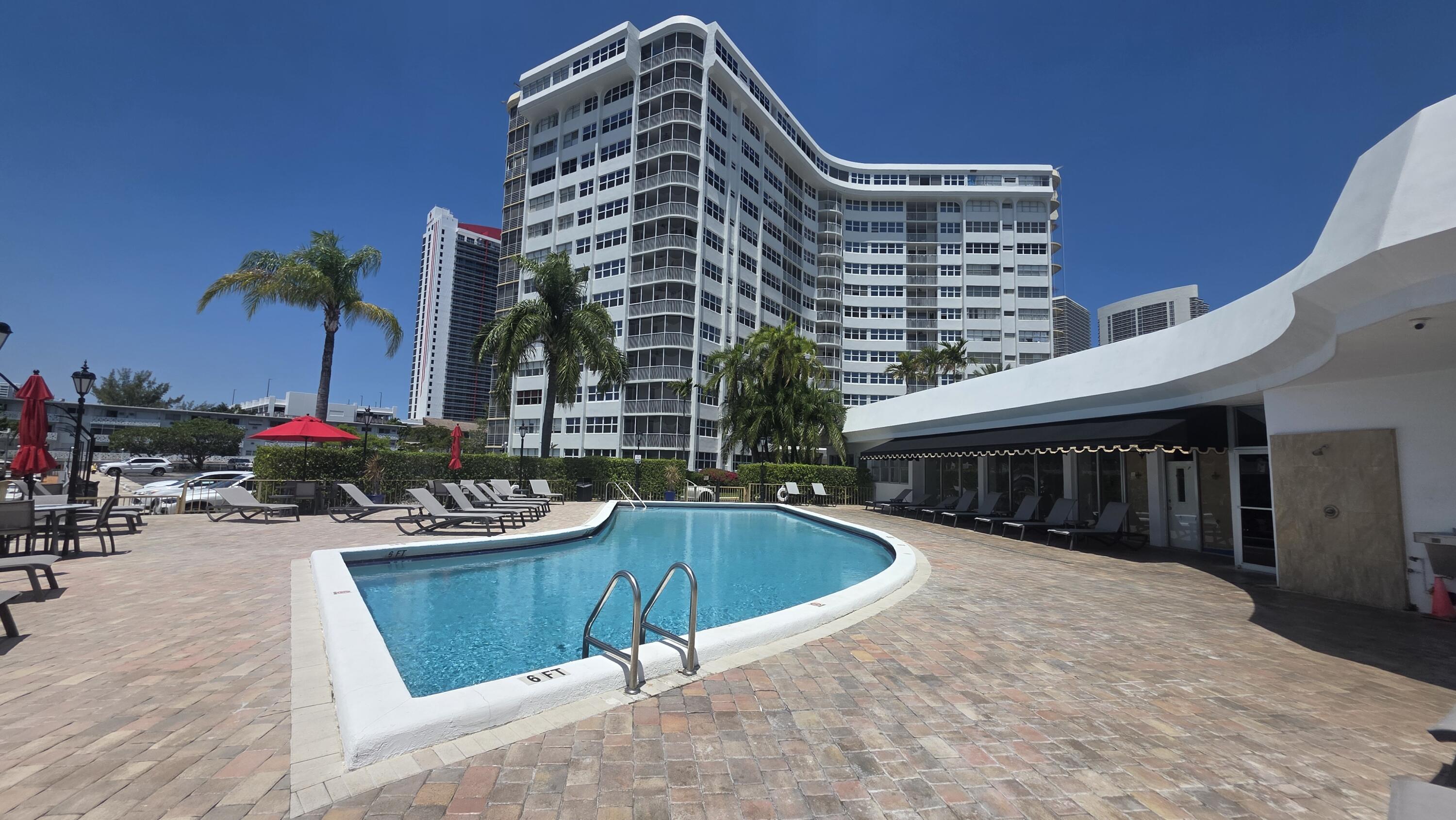 LAKE POINT TOWER CONDOMINIUM - Residential