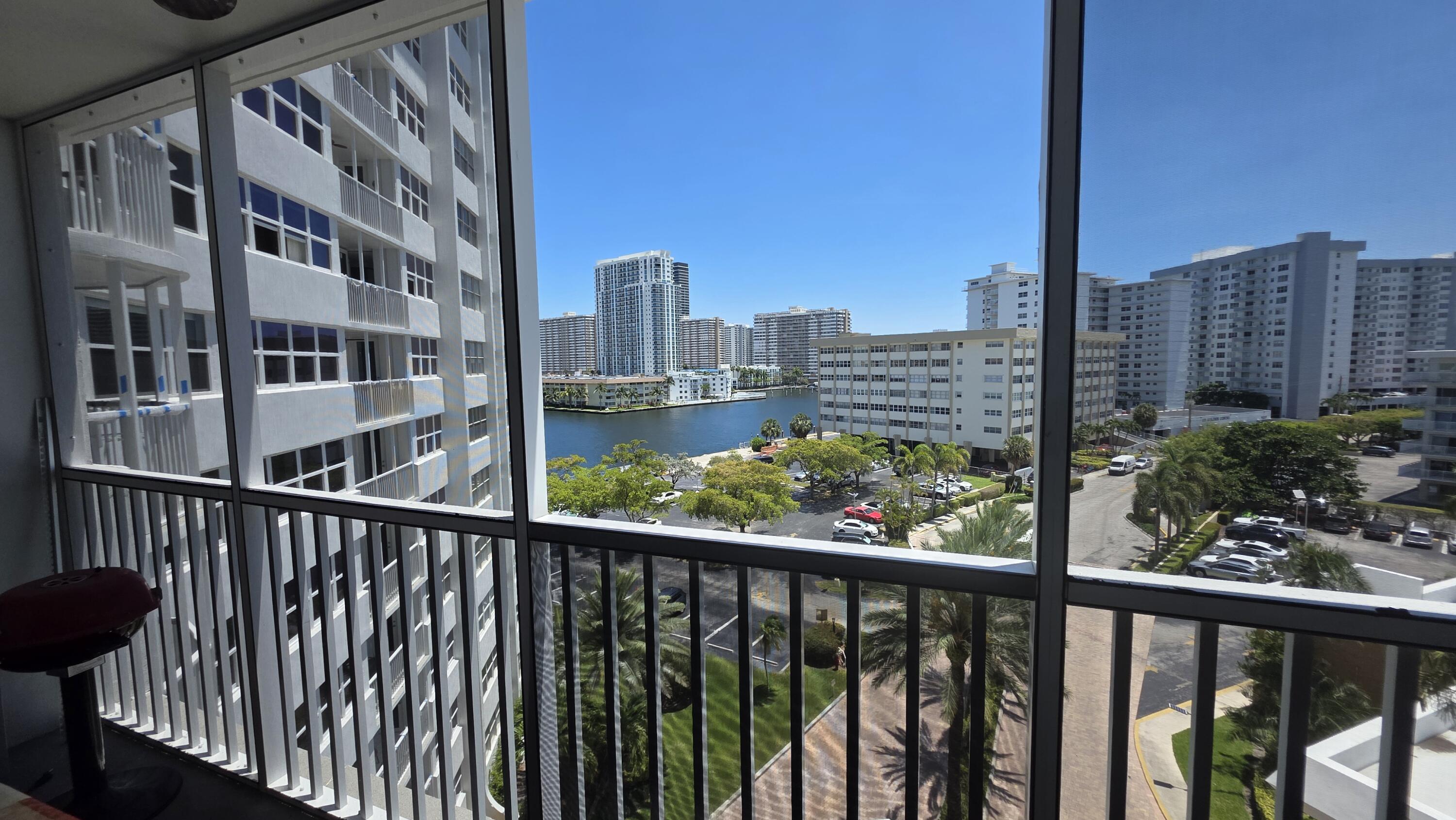 LAKE POINT TOWER CONDOMINIUM - Residential