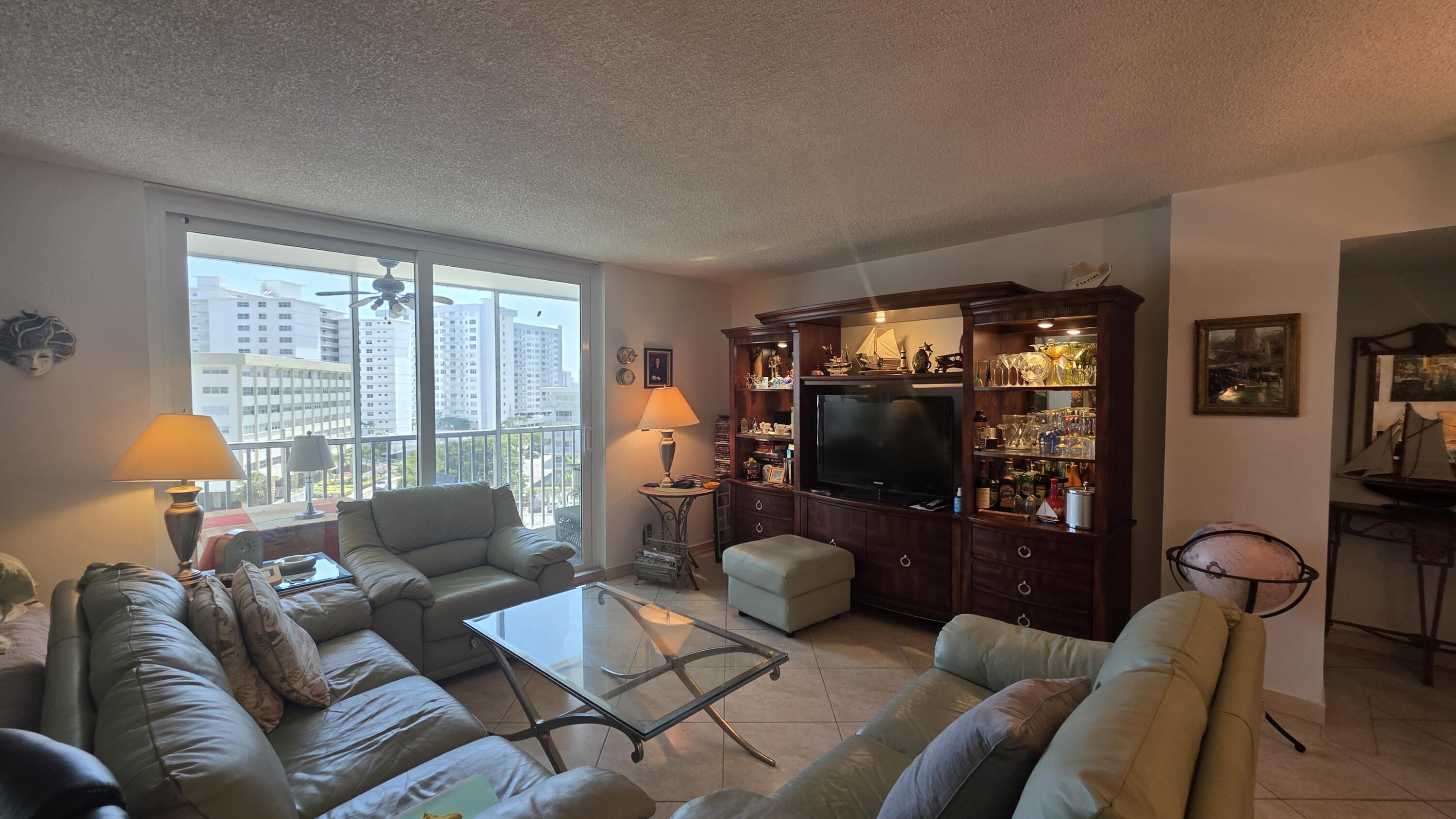 LAKE POINT TOWER CONDOMINIUM - Residential