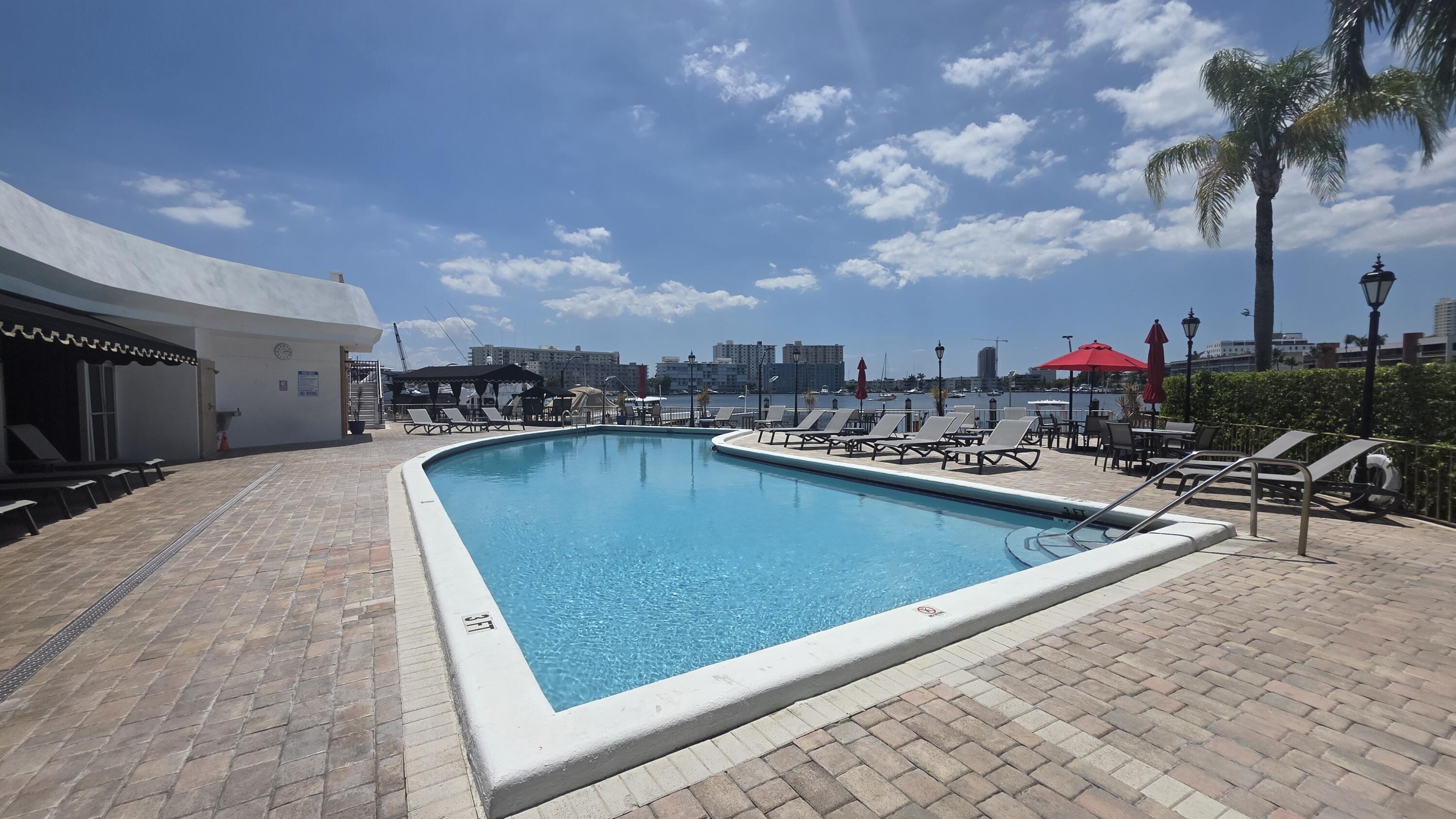 LAKE POINT TOWER CONDOMINIUM - Residential
