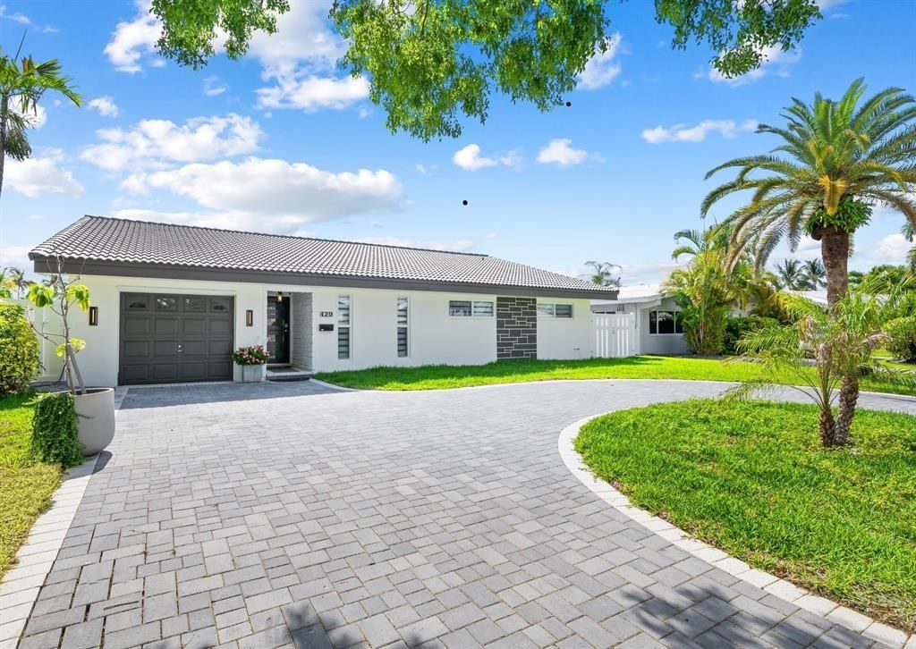 Photo of 420 SE 13th Ave, Pompano Beach, FL 33060 (MLS # F10533240)