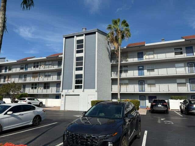 Photo of 6675 S Oriole Boulevard #4040, Delray Beach, FL 33446 (MLS # B26051127)