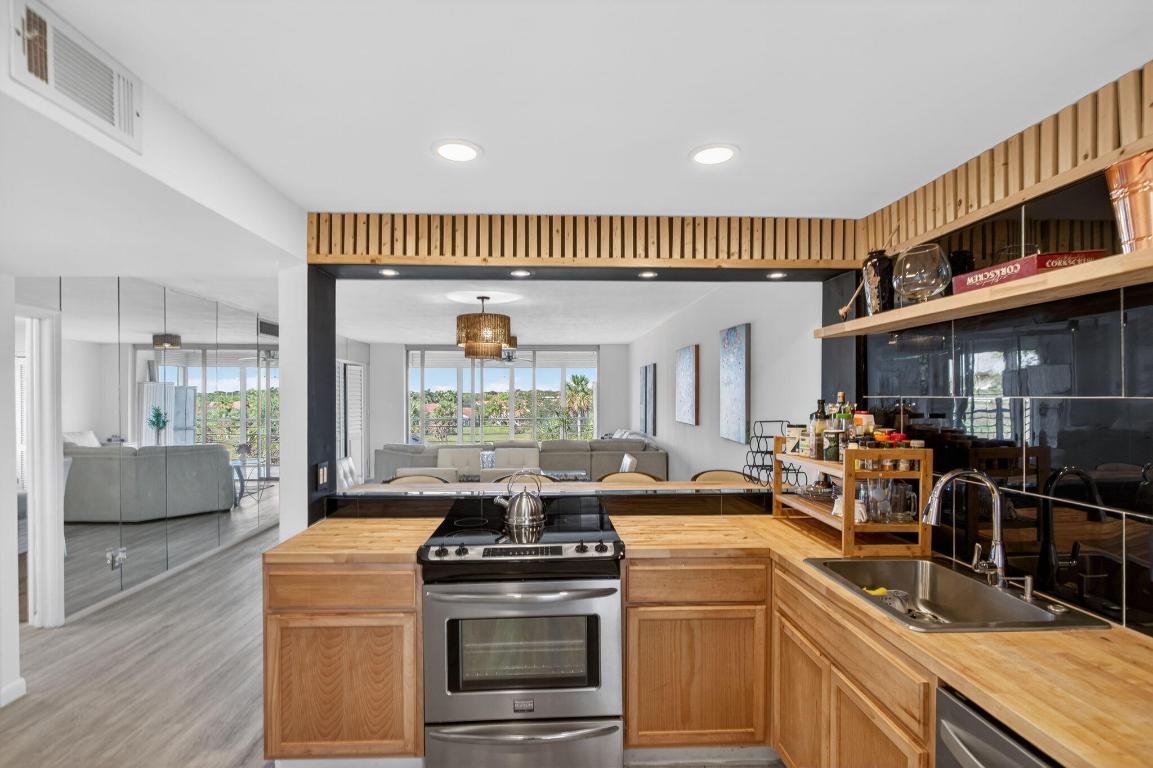 NO 78 PALM-AIRE COUNTRY CLUB - Residential