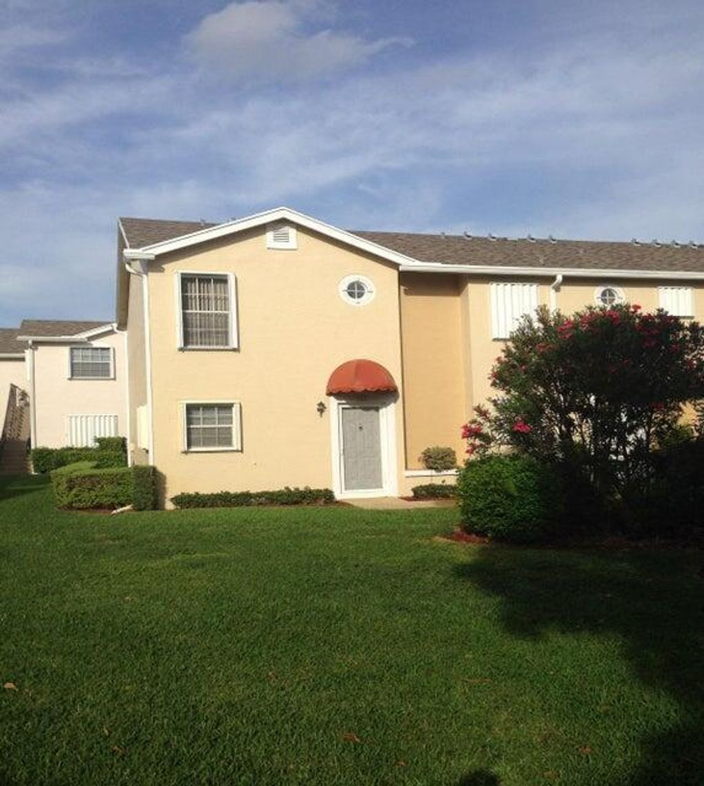 Photo of 423 Waterside Drive, Boynton Beach, FL 33435 (MLS # R11137965)