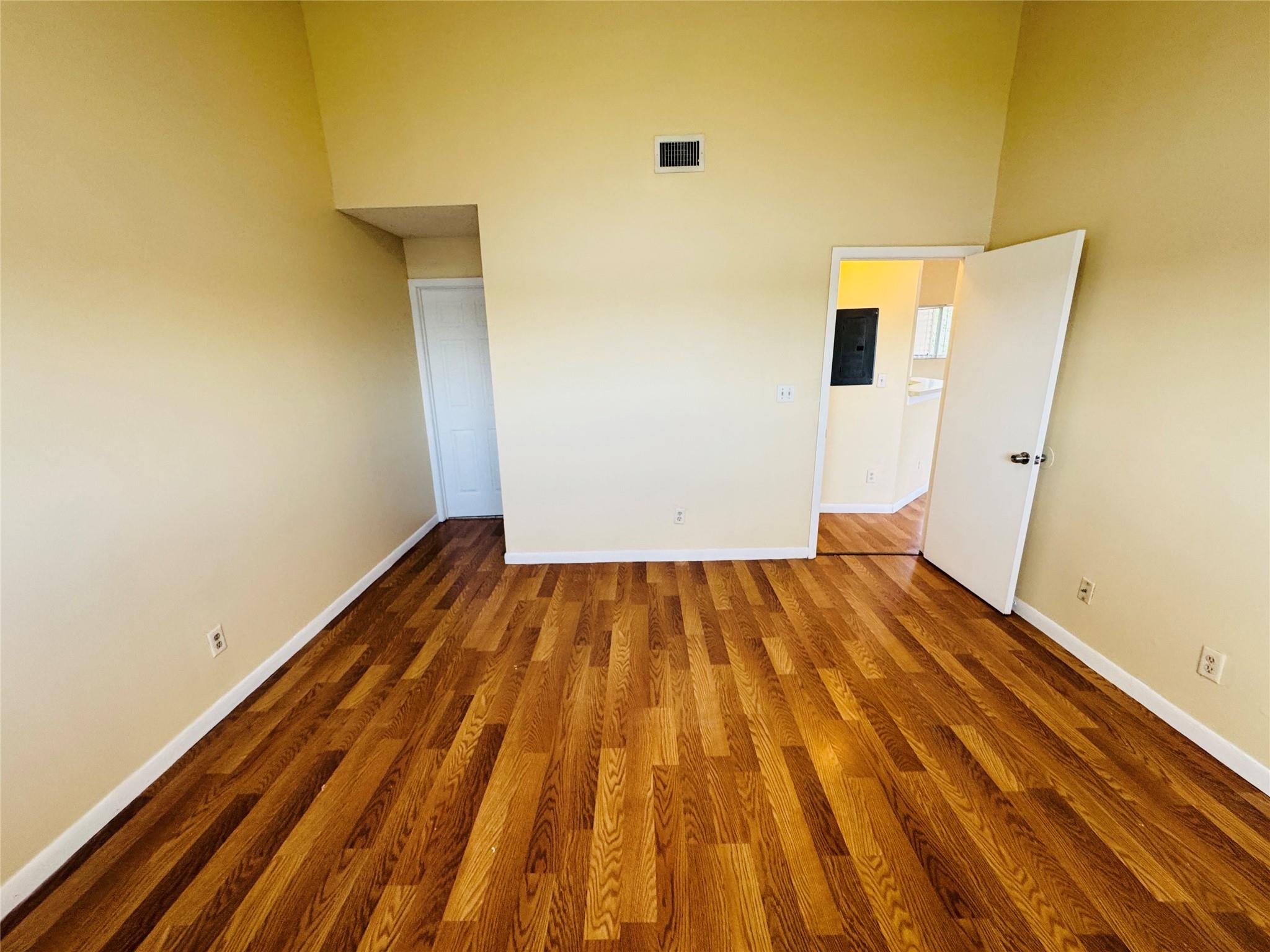 SUMMER LAKE CONDO - Residential