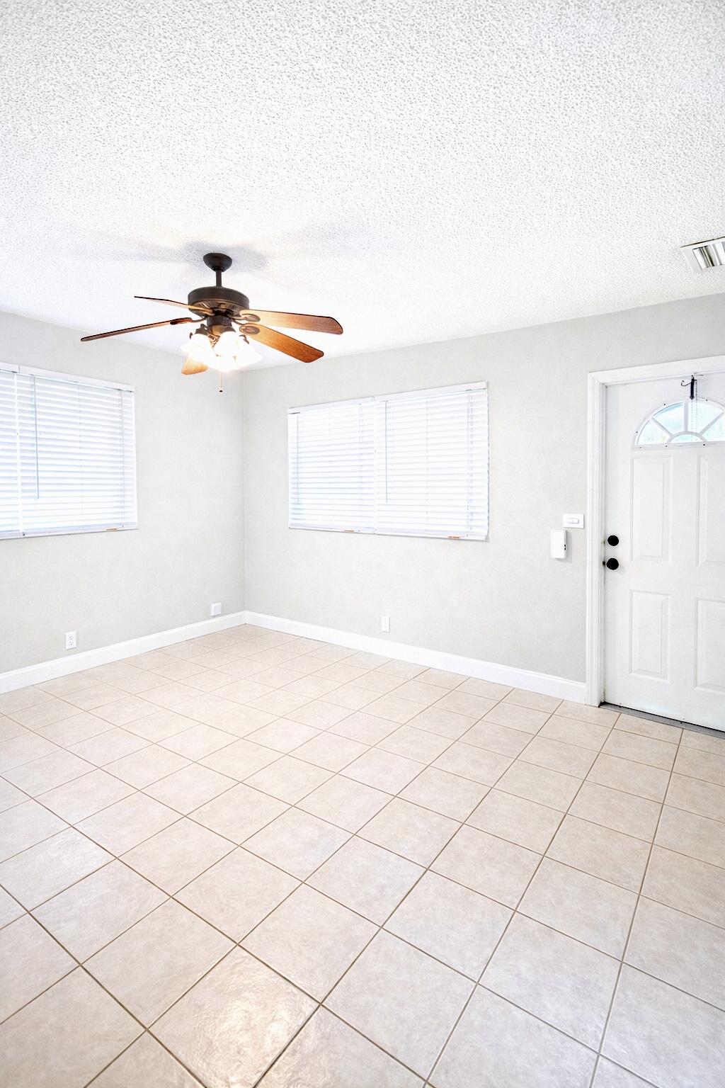 TAMARAC LAKES SOUTH - Residential Lease