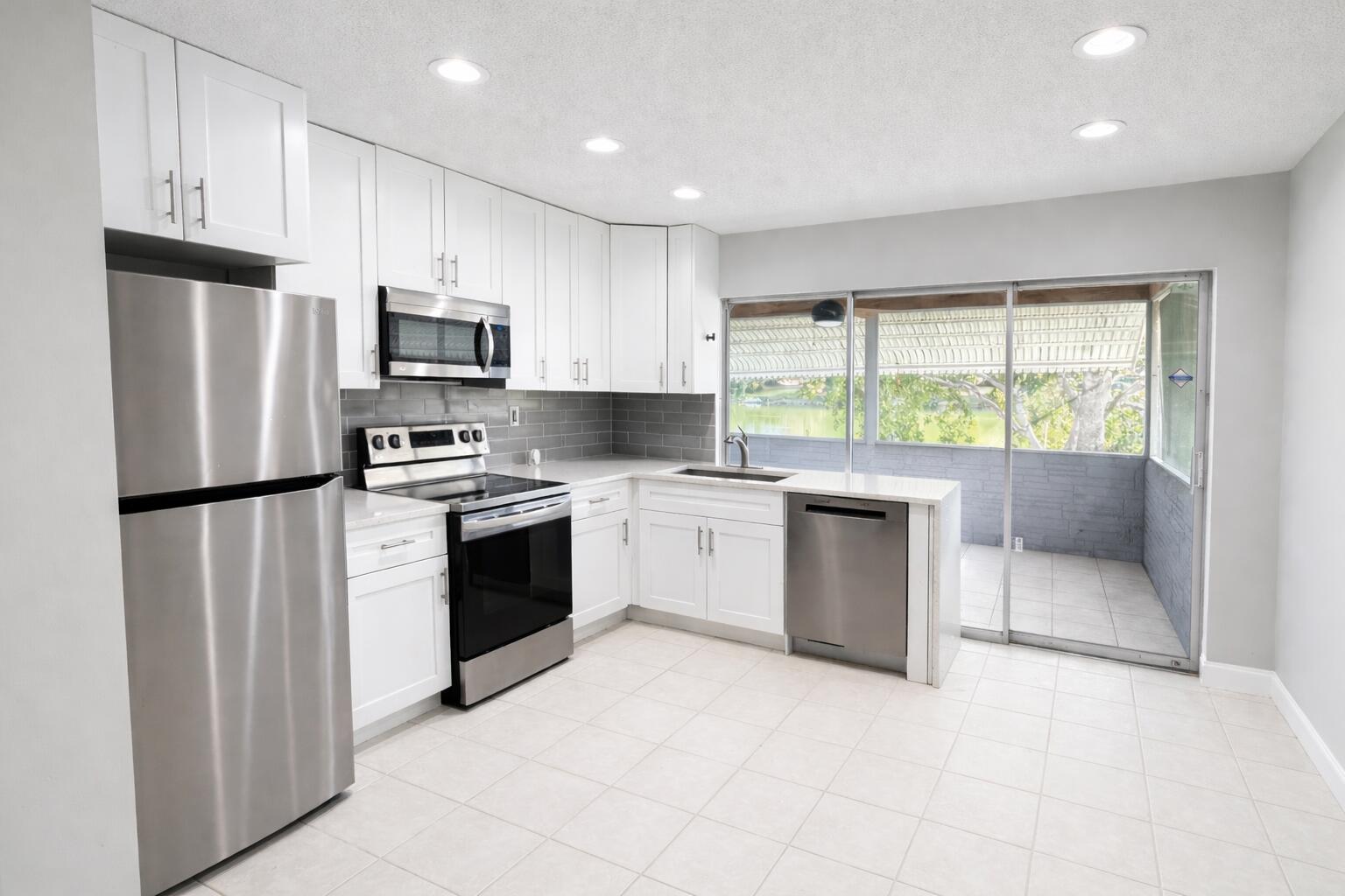 TAMARAC LAKES SOUTH - Residential Lease