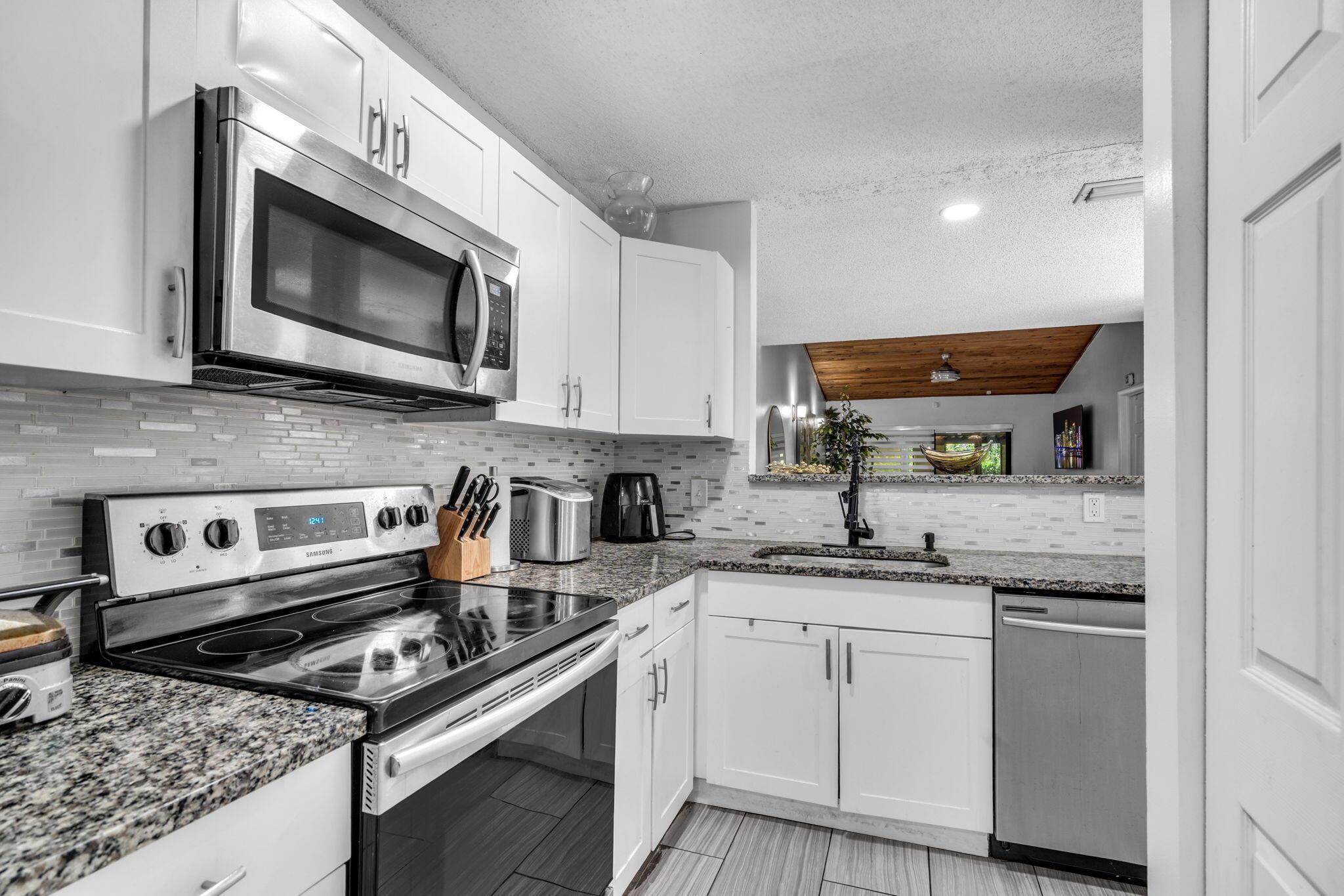 MAPLELEAF PATIO VILLAS AT - Residential