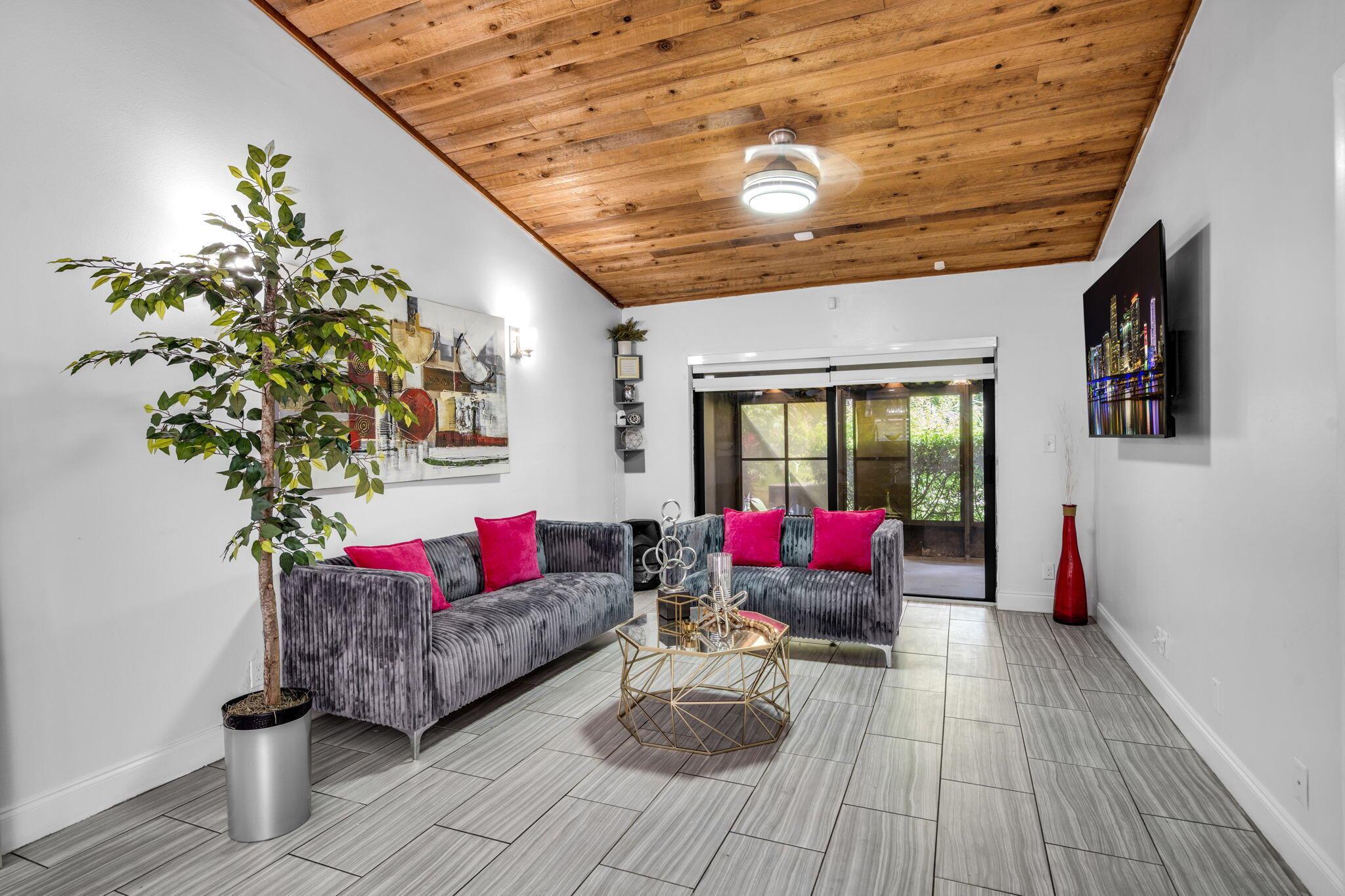 8382 NW 37th Street