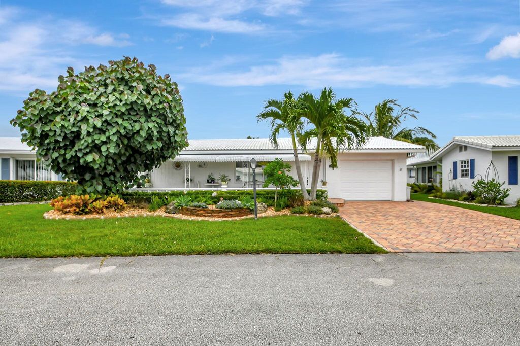 Photo of 2024 SW 17 Avenue, Boynton Beach, FL 33426 (MLS # R11001218)