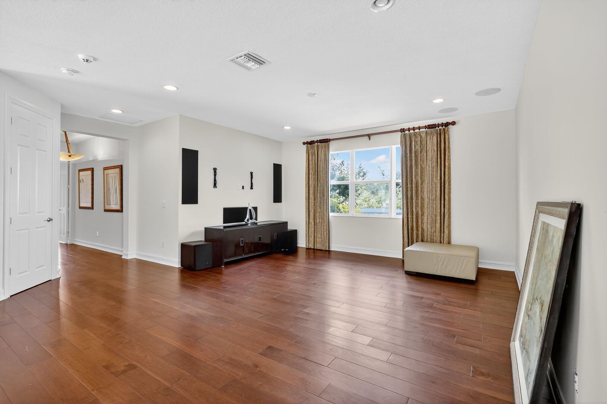 BAYHILL ESTATES - Residential