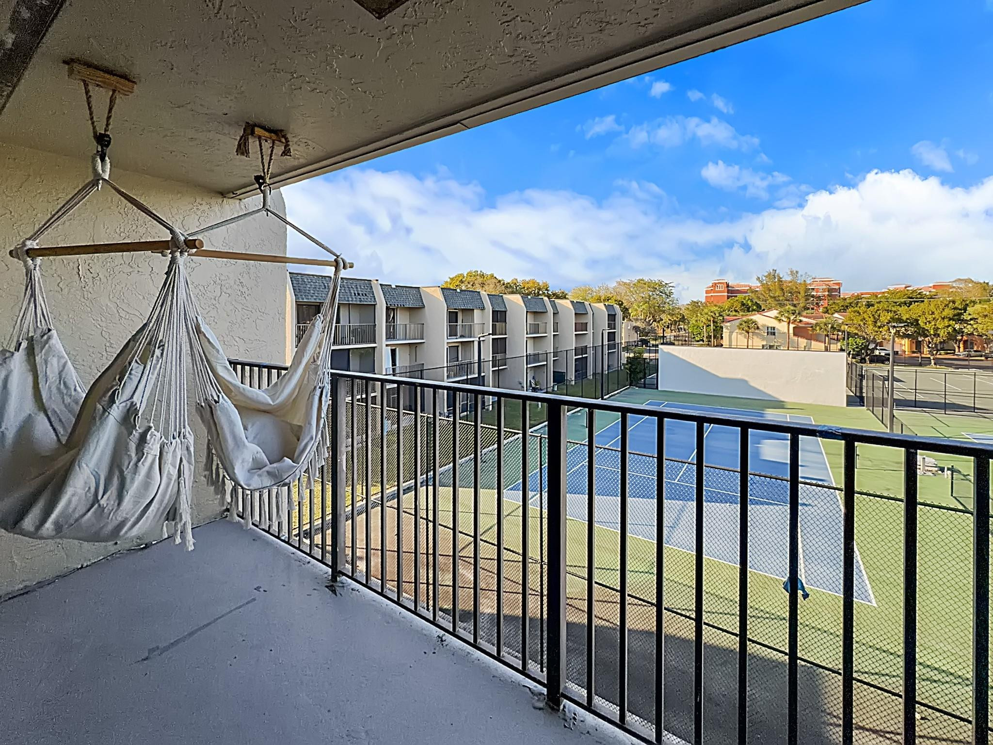 THE RACQUET CLUB - Residential Lease