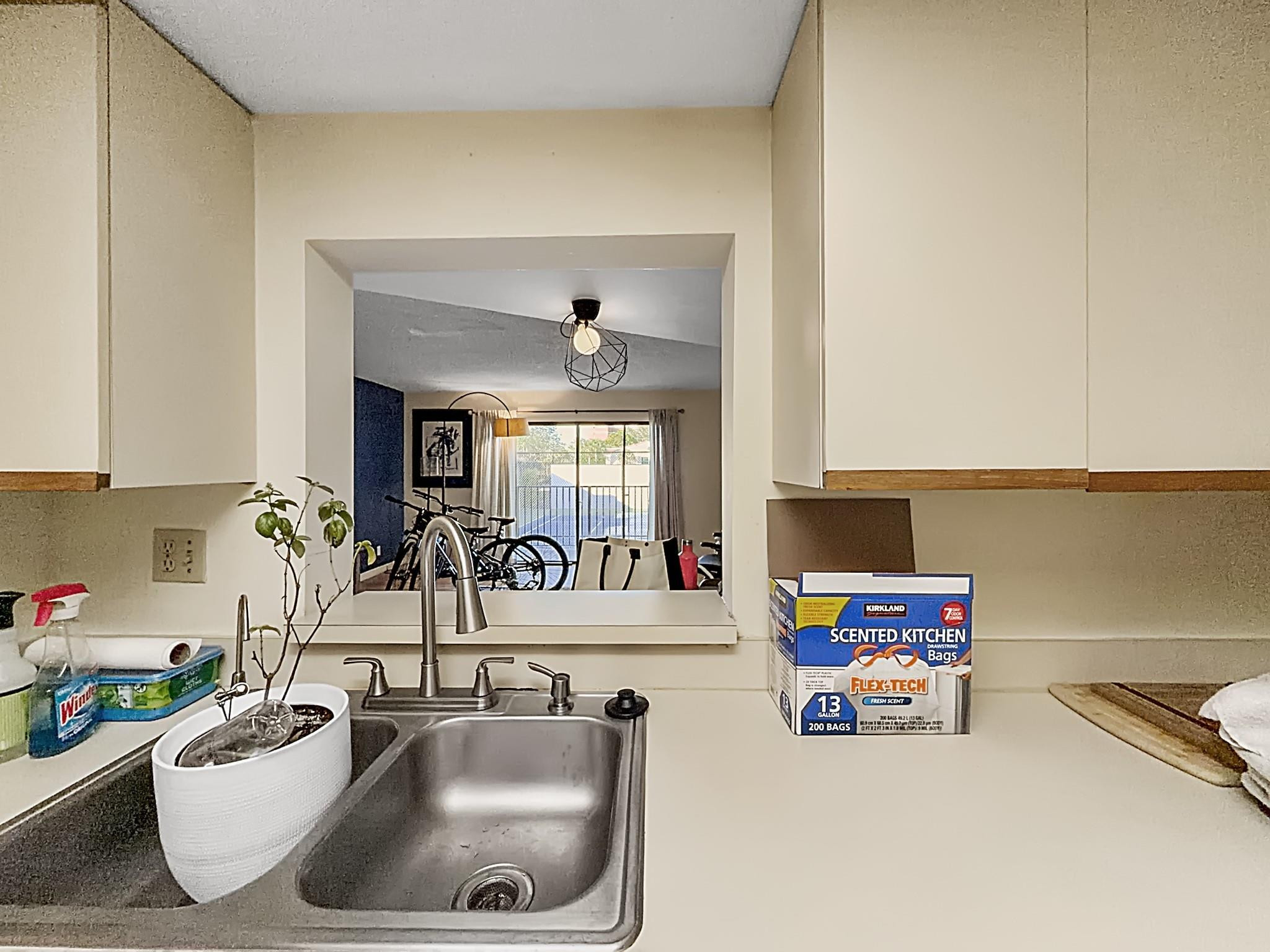 THE RACQUET CLUB - Residential Lease