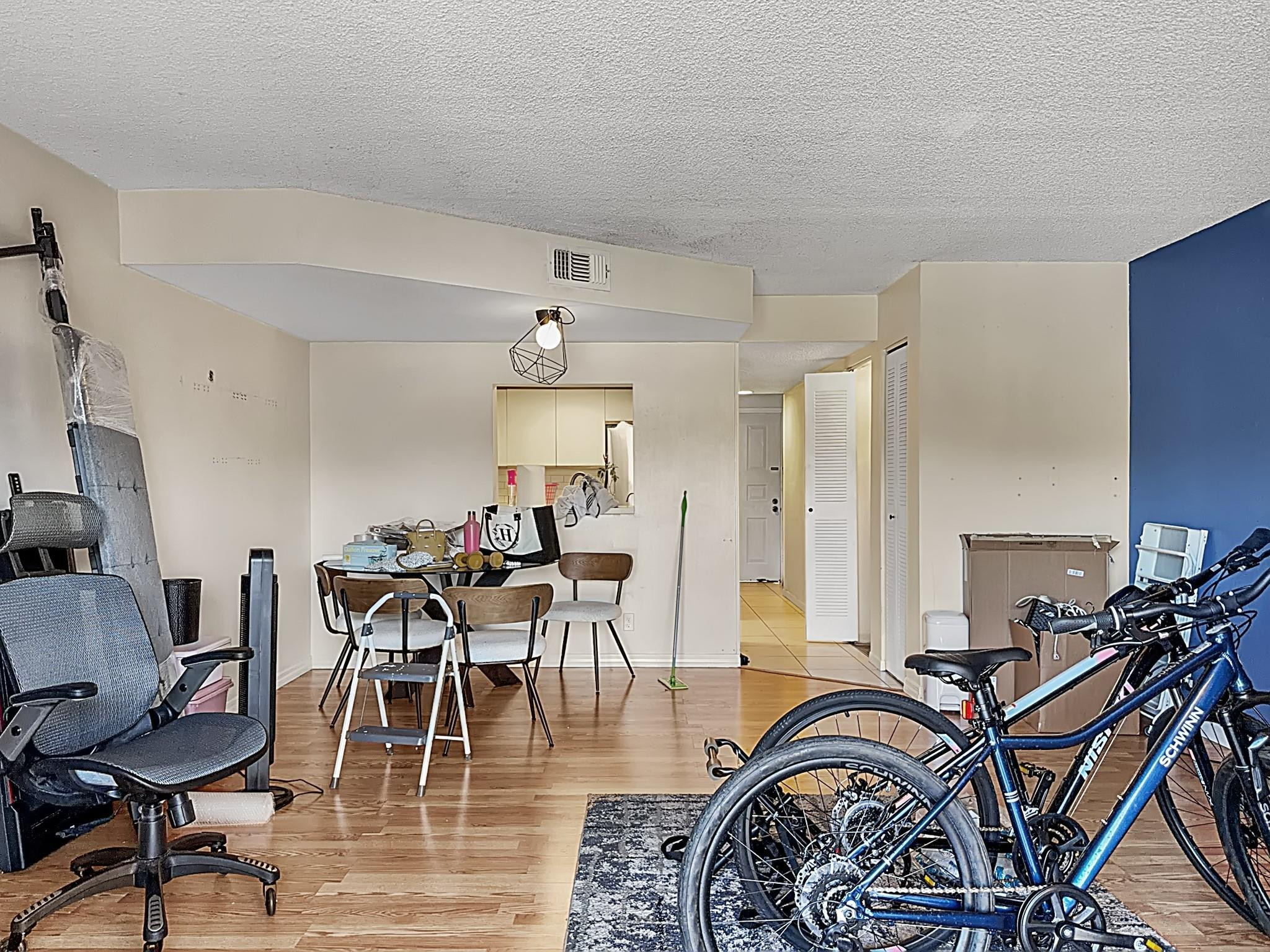 THE RACQUET CLUB - Residential Lease