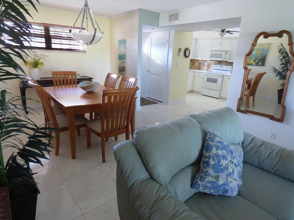 HOLLYBROOK GOLF & TENNIS - Residential