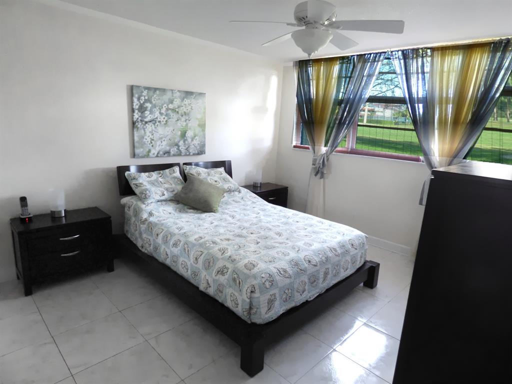 HOLLYBROOK GOLF & TENNIS - Residential