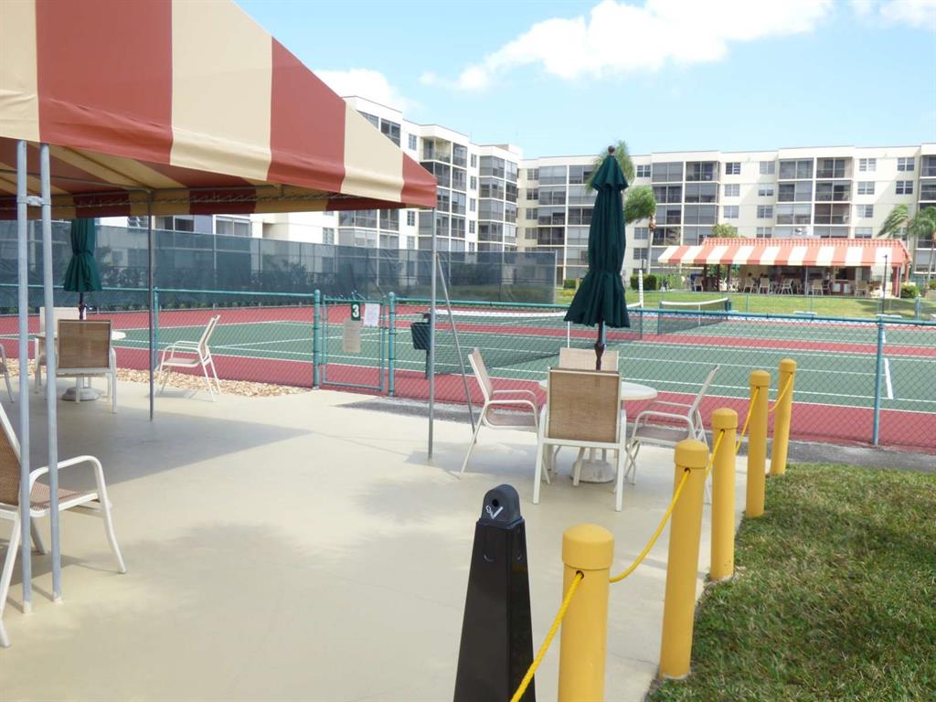 HOLLYBROOK GOLF & TENNIS - Residential