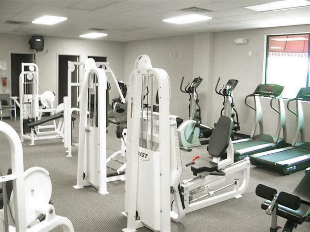 HOLLYBROOK GOLF & TENNIS - Residential