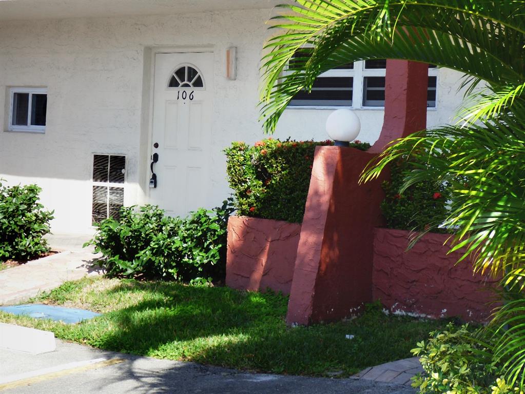 HOLLYBROOK GOLF & TENNIS - Residential