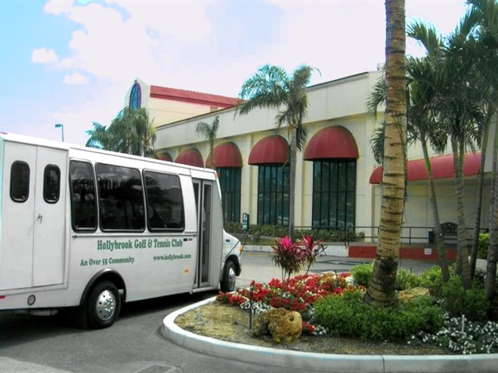 HOLLYBROOK GOLF & TENNIS - Residential