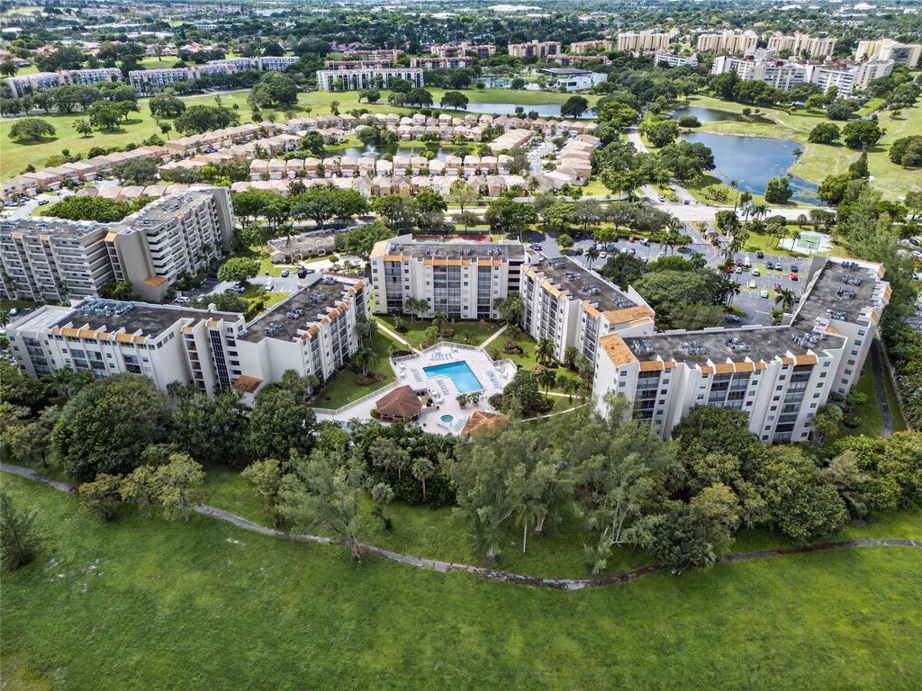 Photo of 3930 Inverrary Blvd #604-D, Fort Lauderdale, FL 33319 (MLS # F10533071)
