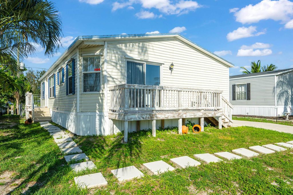 Photo of 8321 SE Skylark Avenue, Hobe Sound, FL 33455 (MLS # R11109238)