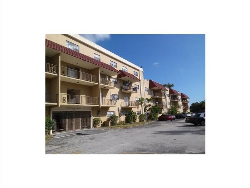 This great 1/1 condo makes the perfect investment! Featuring a spacious bedroom with walk-in closet, large kitchen with dining room pass-through, plus a balcony with garden view, this unit would be a great addition to your rental portfolio. Building is undergoing repairs related to the 40 year re-certification and the Seller will pay off the current special assessment at closing, which amounts to about 28k for this unit.