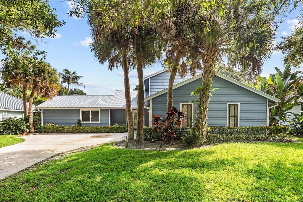Photo of 18831 MISTY LAKE Drive, Jupiter, FL 33458 (MLS # B26075875)