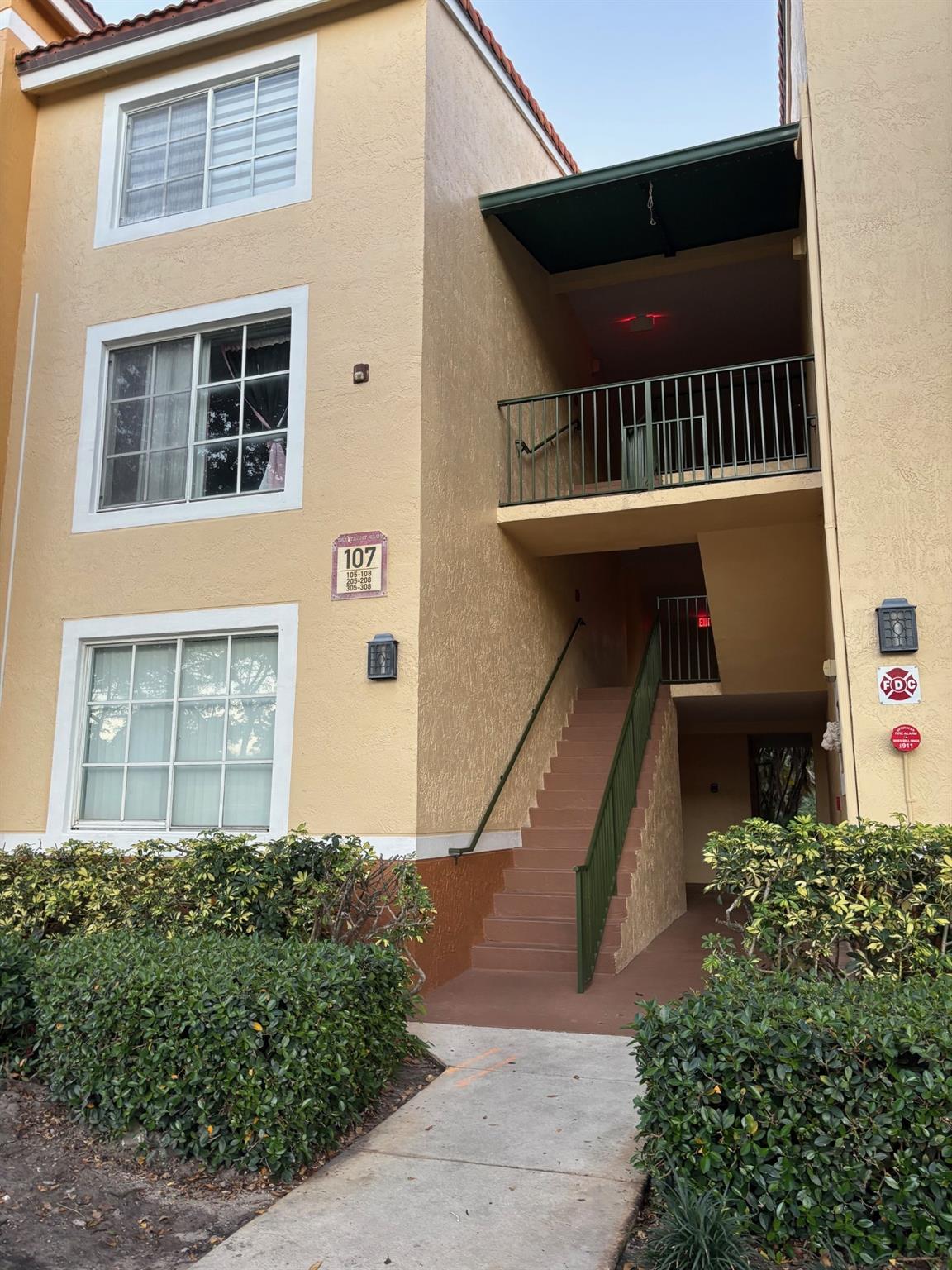 View photos, virtual tours, details... 107 Yacht Club Way 306