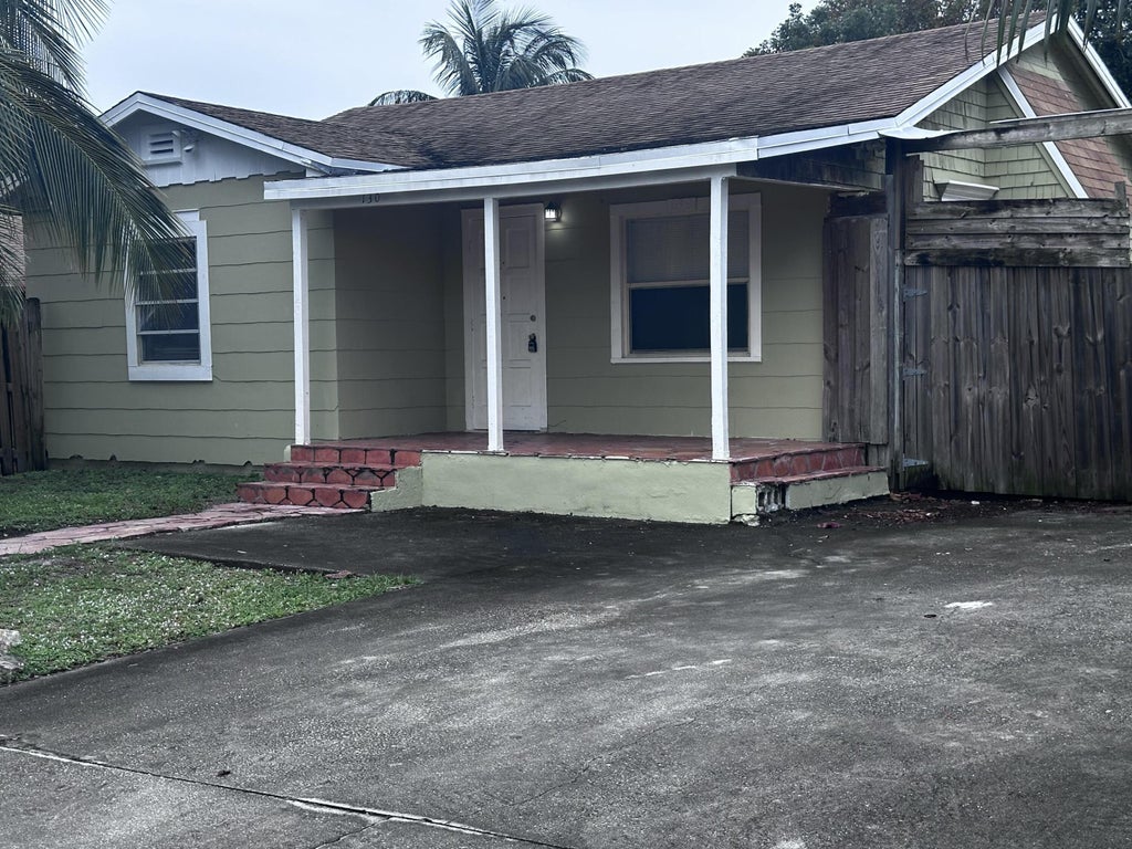 Photo of 130 NE 4th Avenue, Boynton Beach, FL 33435 (MLS # B26041011)