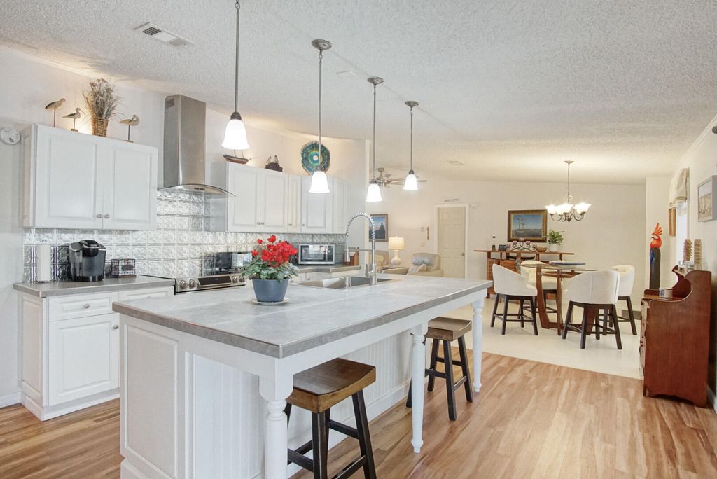 Photo of 201 SE Paradise Place, Stuart, FL 34997 (MLS # R10957591)