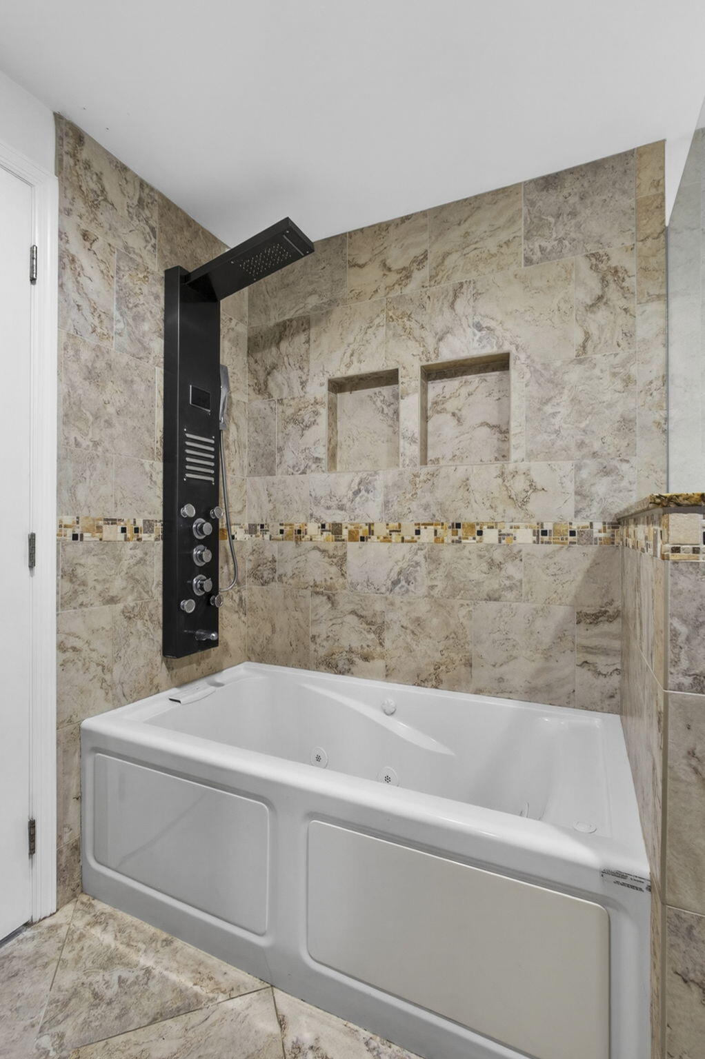 LE CHALET IV-B - Residential