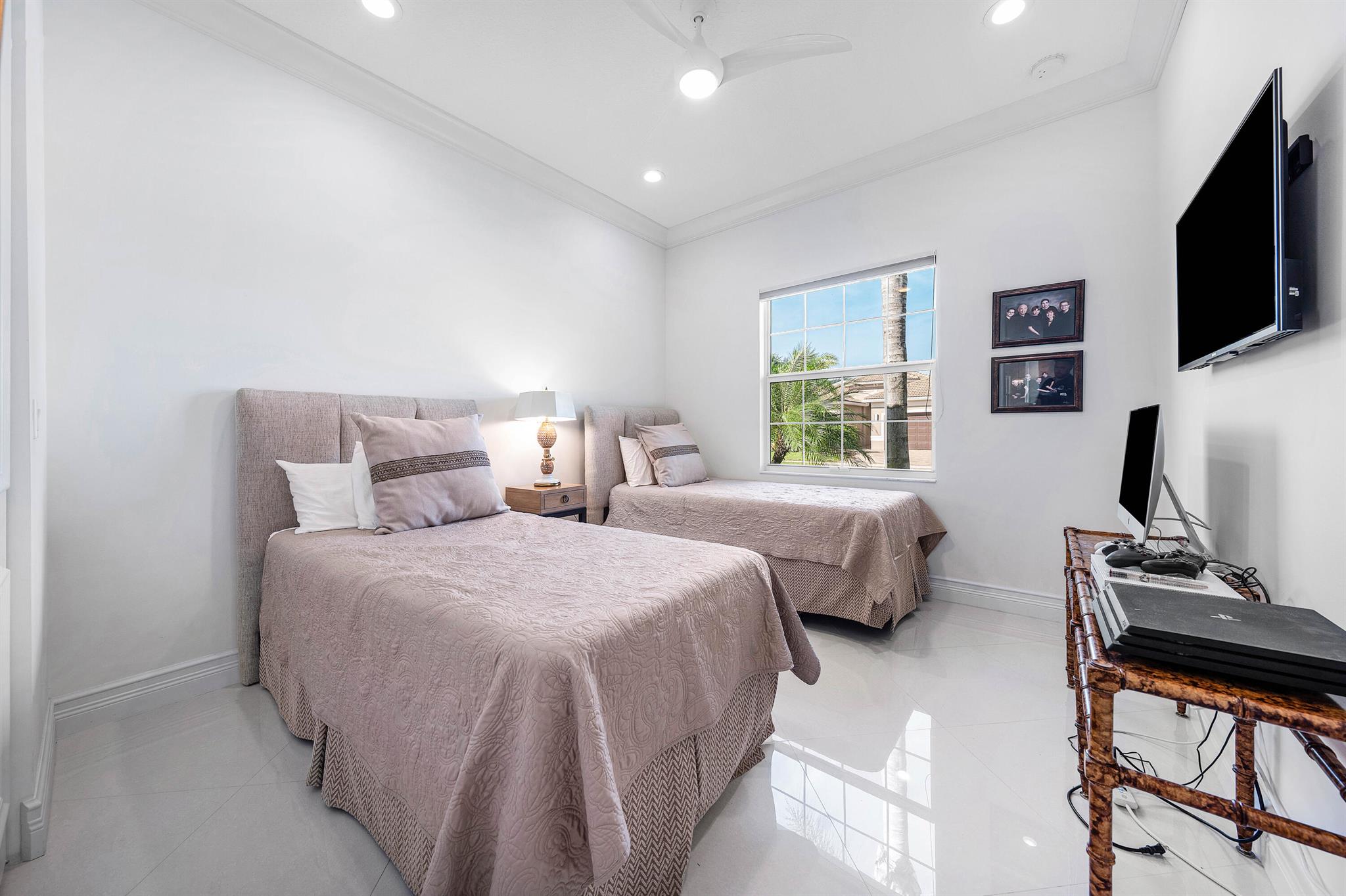 Valencia Cove - Residential