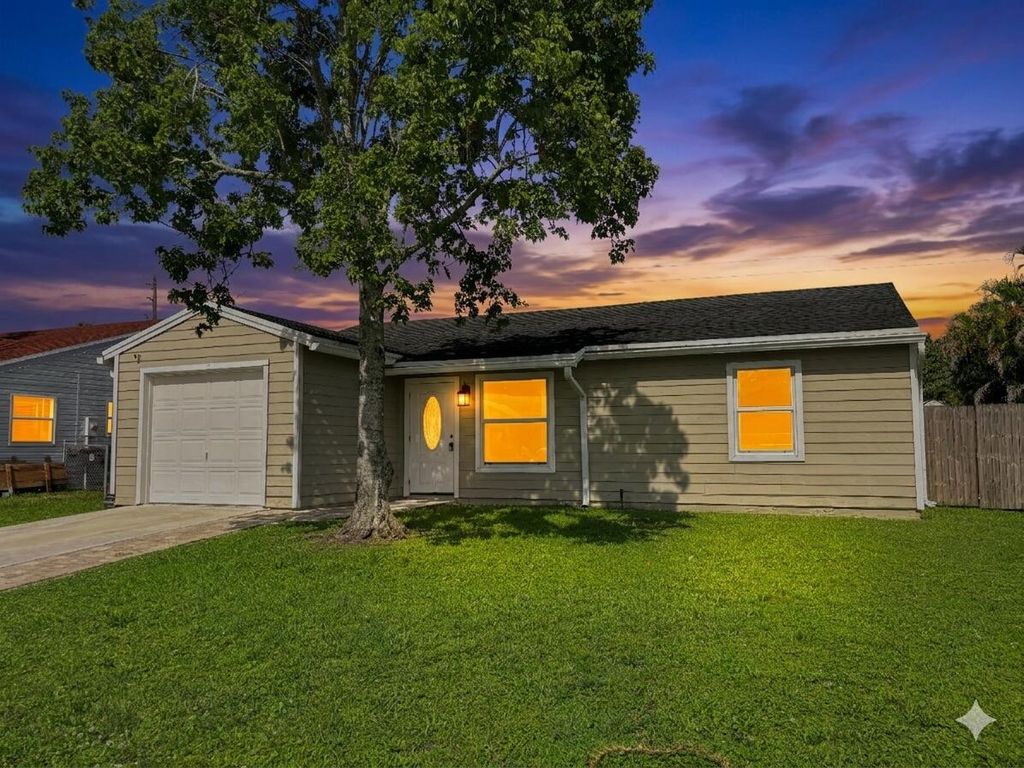 Photo of 5258 Canal Circle W, Lake Worth, FL 33467 (MLS # B26048737)