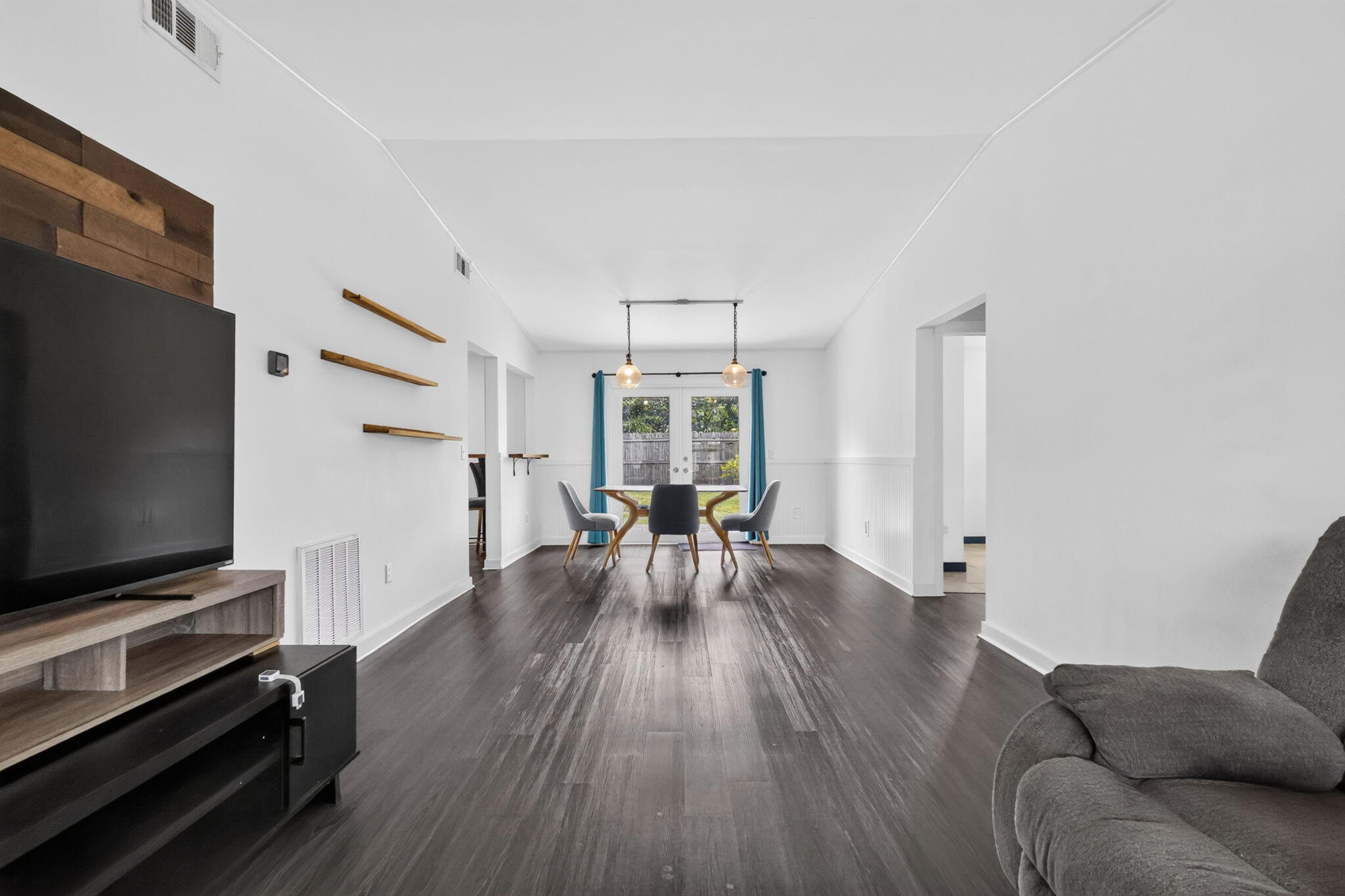 5258 Canal Circle W