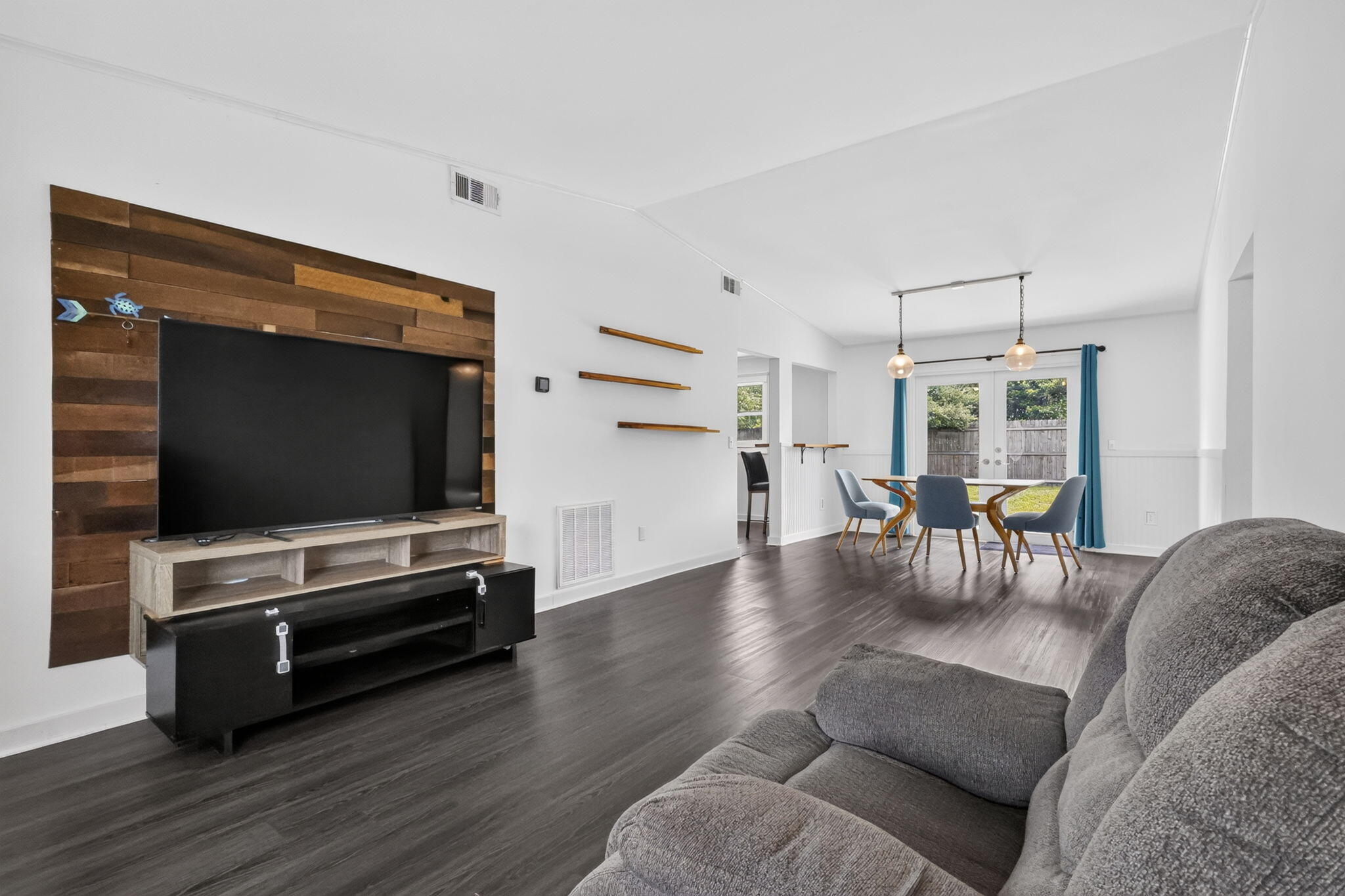 5258 Canal Circle W