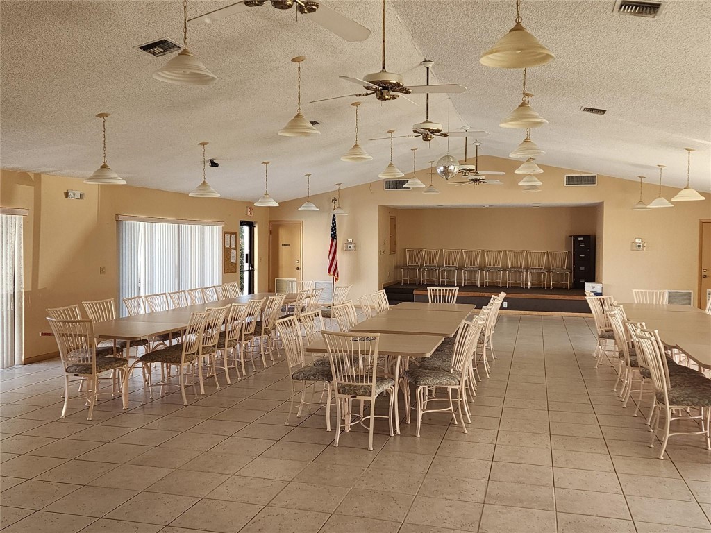 Meadowbrook Lakes View - Residential