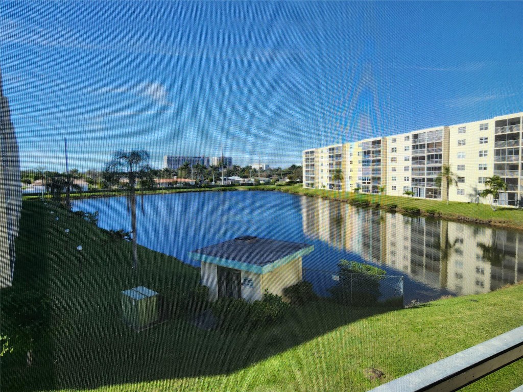 Meadowbrook Lakes View - Residential