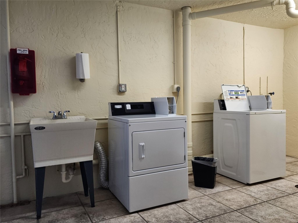 Meadowbrook Lakes View - Residential