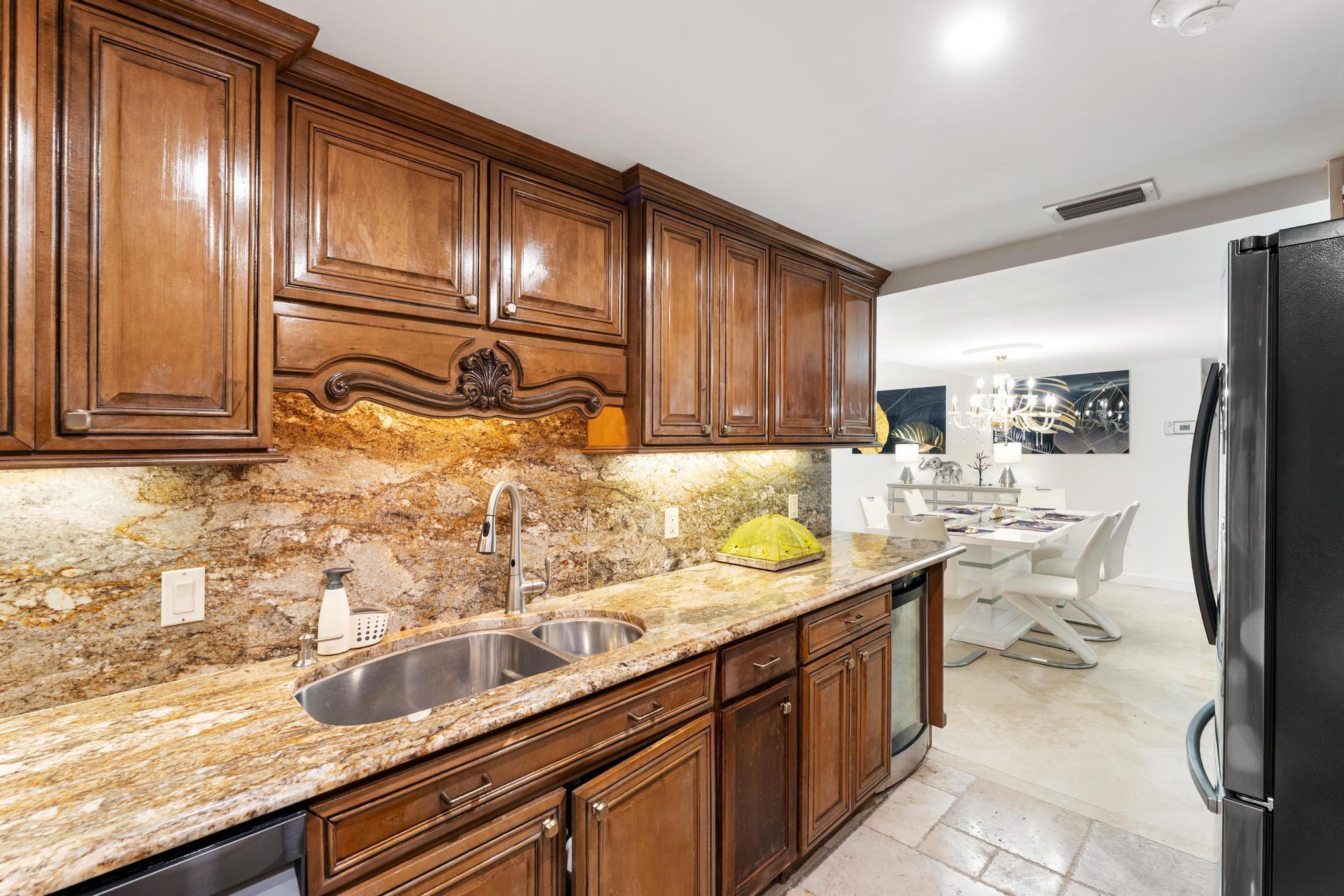 PALM BEACH HOUSE CONDO - Residential Lease