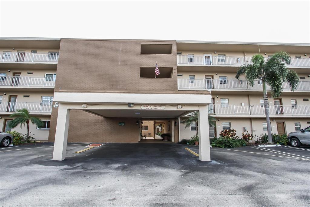 VILLAGE ROYALE GREENHILL CONDO - Residential